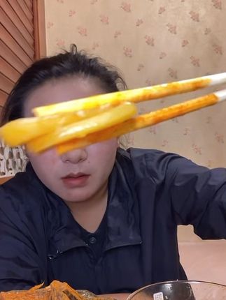 西藏姐妹自己创业做牛肉干,自己家的牧场自己家的牦牛肉干,吃的放心#牦牛肉#拉萨#录屏