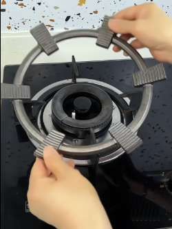 煤气灶铸铁防滑支架,加厚铸铁材质结实耐用,用上它各种大小的锅具都能放置稳当,各种煤气灶都通用#好物推荐🔥 #燃气灶支架 #燃气灶防滑架 #煤气灶支架 #煤气灶防滑架