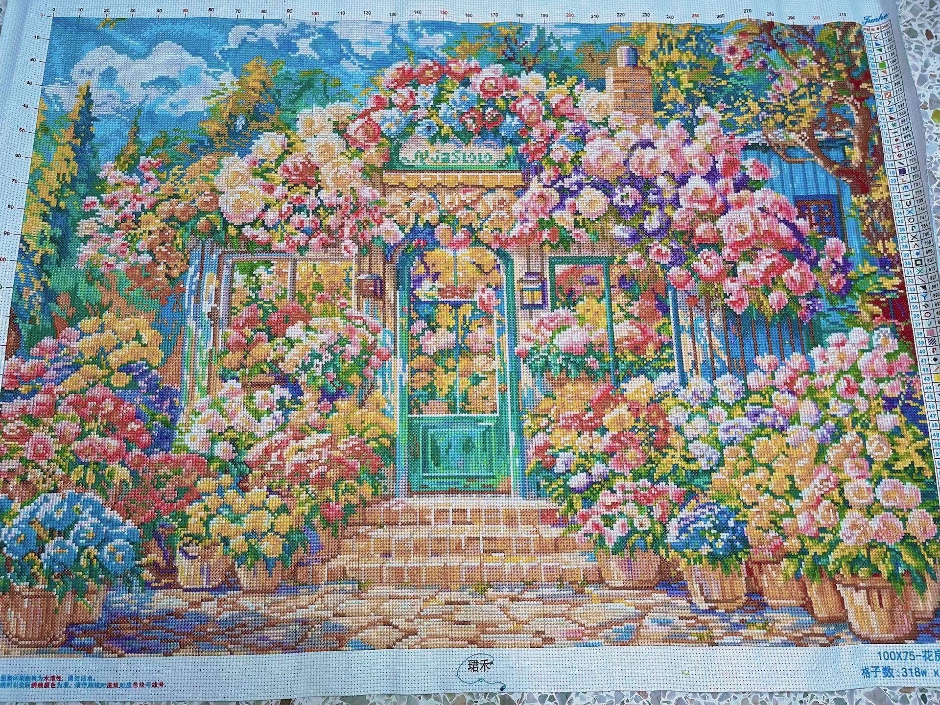 盛夏繁花。姐妹们,我哭死,咱家姐妹花房又成品啦,再回看一万次还是会惊艳到的图,是谁还没有入呀!#十字绣爱好者 #原创视频 #原创热门推荐 #手工十字绣