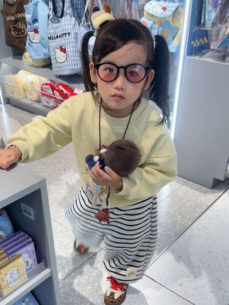 👧这个世界不能没有女孩子!!! 天生可爱,古灵精怪 仙女下凡在这个时代 女孩子真的太美好了 简直就是治愈疲惫生活的良药#我的女孩👧🏻 #生女儿就是用来打扮的 #女童穿搭 #卫衣套装 #高品质童装