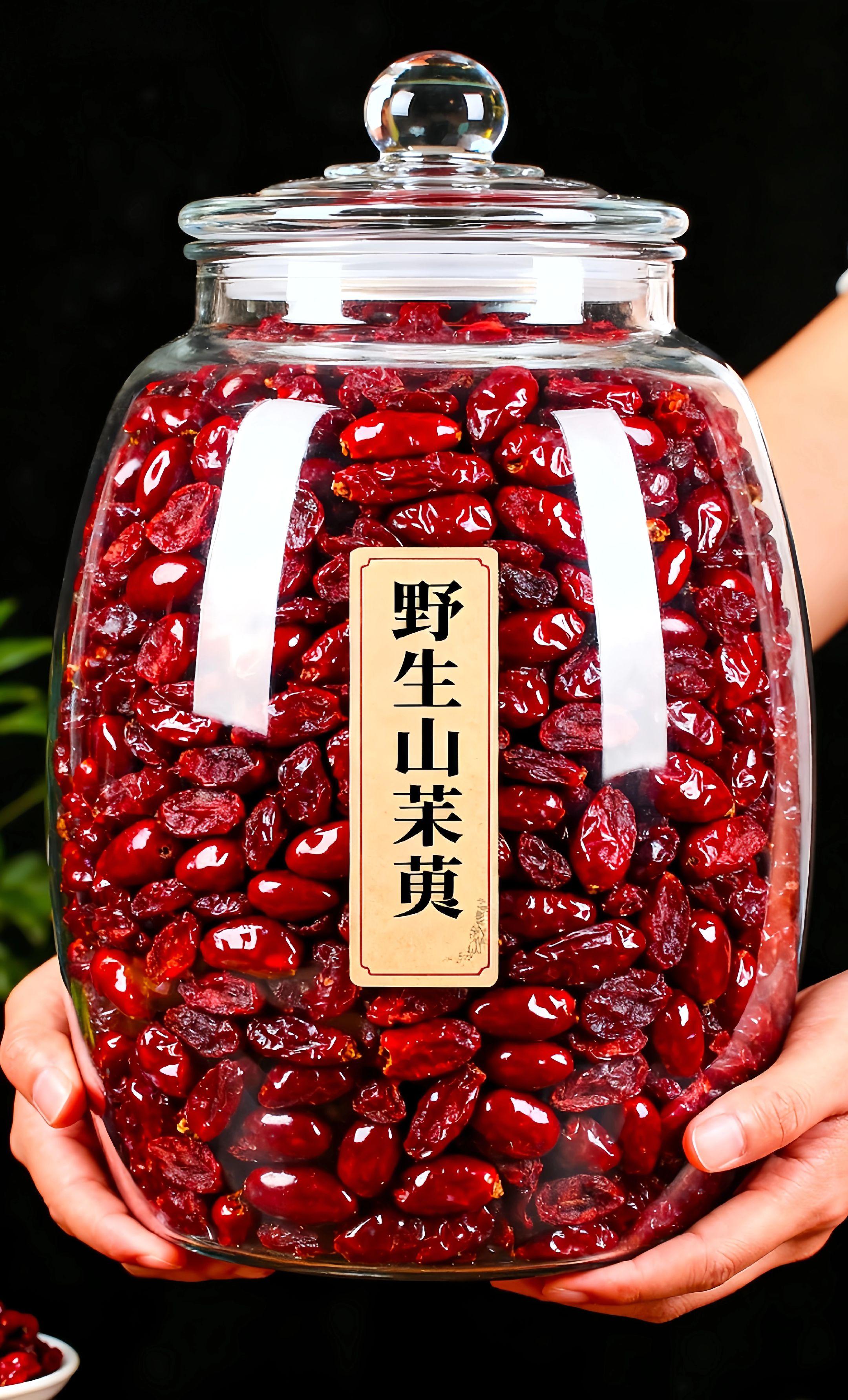 野生山茱萸干。宝子们快冲!刚上新的鲜采山茱萸来咯~全程自然晾晒锁鲜,零添加吃着超安心,颗颗饱满厚实,鲜亮色泽一看就超有食欲! 日常用它泡杯养生茶,入口温润还润喉,喝完浑身都舒坦;炖汤、炒菜时加一小撮,还能悄悄给菜品提鲜增味,普通三餐瞬间变精致! 鲜货尝鲜得抓紧,喜欢的宝别犹豫,赶紧入手准没错! #滋补养生 #山茱萸 #当季鲜材 #健康饮食 #养生食材