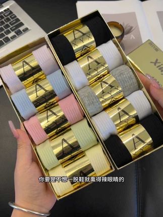 不想一脱鞋就熏得辣眼睛的,赶紧来试一试绣衣萱家的10A级香薰防臭袜!#学生党必备#透气舒适#袜子#香薰袜