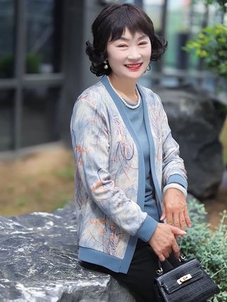 妈妈新款针织开衫套装上衣#新款穿搭 #针织衫 #妈妈装