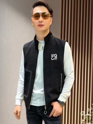 #2025秋季新款男士马甲外套#简约时尚休闲#潮流刺绣胸标#男士秋季立领马甲外套#亲肤舒适