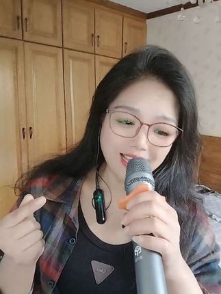 热门歌曲!#喜欢的点个赞 #喜欢我的请亮灯 #爱音乐爱唱歌 #快来围观