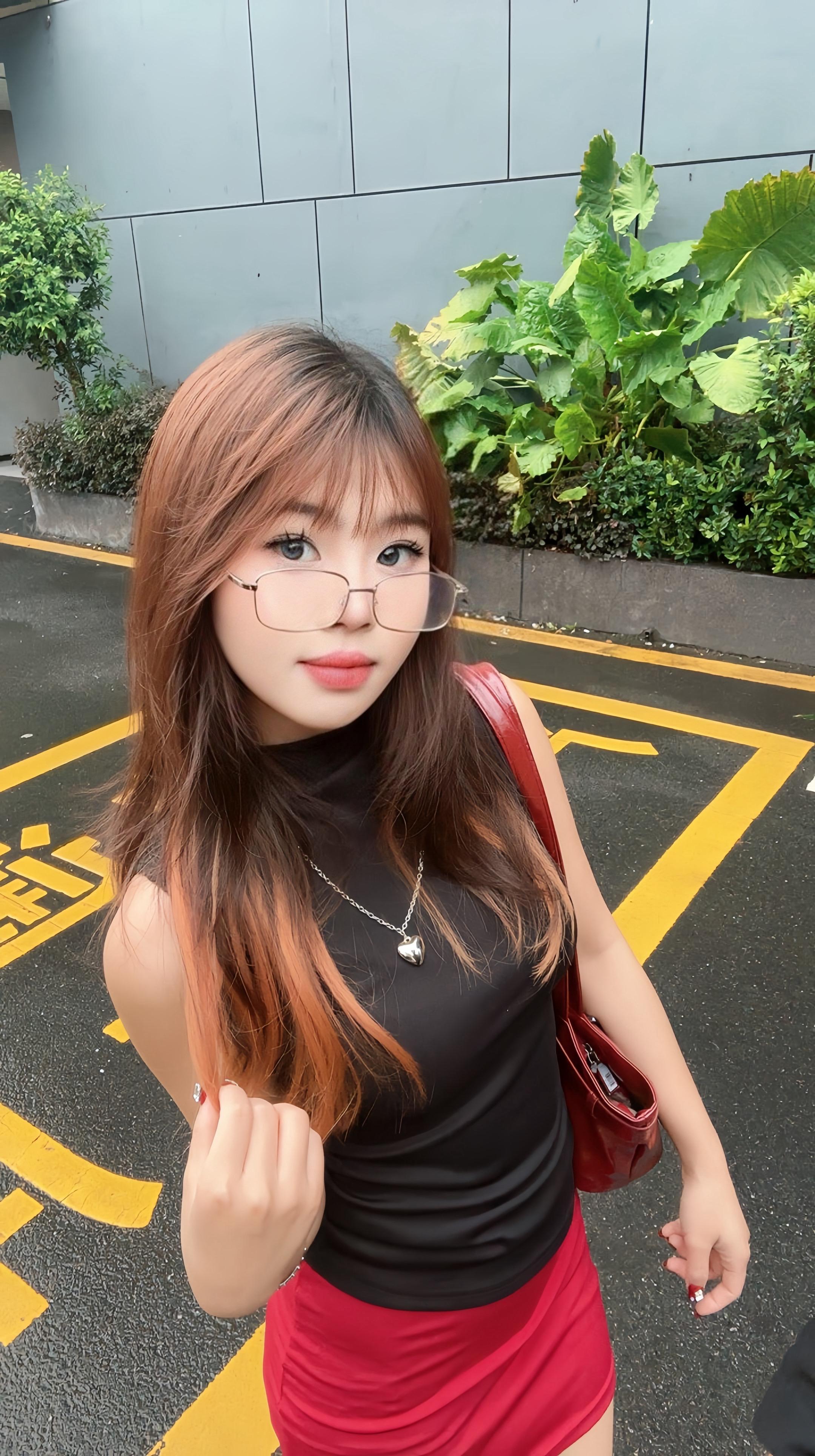 听说带眼镜的很反差 是真的吗。#眼镜反差女