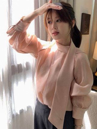 高级感蝴蝶结领灯笼袖衬衫女秋季新款法式温柔感气质通勤上衣女#女装 #穿出高级感 #今日穿搭 #高级感穿搭 #小众韩系小衫