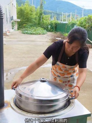 在家兼职做美食的我今天又做了黑芝麻馒头,#自用好物分享#蒸笼纸