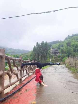 晴天温暖、雨天浪漫、你的世界怎样你自己说了算…#百young非遗计划 #非遗守护人 #2024抖音非遗大赏 #坚持锻炼给自己一个好身体 #运动女孩