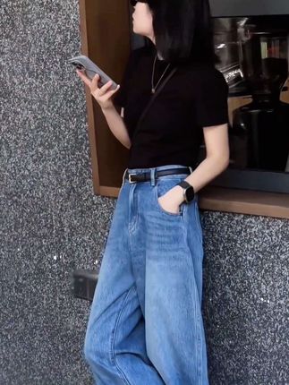 #出街穿搭 #九分牛仔裤 #港风复古 #时尚穿搭 #早秋新款@DOU+热门灵感 @DOU+上热门