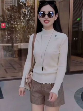 新款半高领木耳边毛衣 #早秋穿搭公式来了#如果上班都穿流光高智风 #早秋不费力显贵穿搭#微胖女生怎么穿出早秋氛围感#高个子女生的早秋穿搭