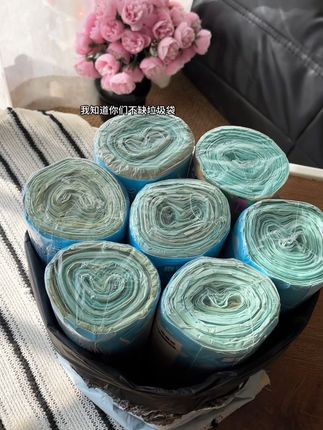 9块99到手7大卷垃圾袋,垃圾袋每天都要用,就选这种量大价格还要合适的,还是手撕的设计,用一个就很方便,尺寸也是加大加厚的,结实又耐造。#垃圾袋手提式加厚款推荐 #垃圾袋 #垃圾袋手提式 #免手撕垃圾袋