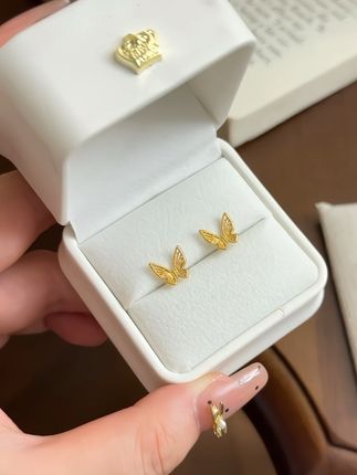 我的人生耳钉✨🦋停靠在耳畔的蝴蝶精灵🧚♀️真的对这种闪闪又温柔的东西无法抵抗啊!美到失焦~上耳精致又温柔!#耳饰 #耳钉 #美出高级感 #高级感耳环耳钉推荐#种草
