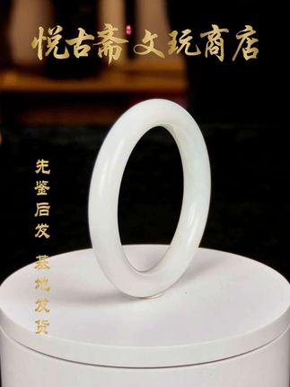 有女如玉,白玉钏边。女子腕上的白月光,东方的审美密码。#和田玉 #玉镯 #美人镯