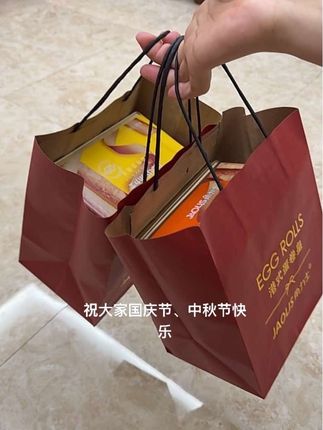 香港蛋卷是小时候的回忆,浓浓的蛋香和奶香交织在一起,一口咬下去酥酥脆脆,香喷喷的,太好吃了,中秋赏月亮、拜拜、送礼,高端大气上档次#港式蛋卷 #礼盒