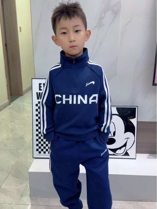 超阳光超帅气的贵人鸟运动套装,一套直接出门,帅气又省心了~#男童穿搭#男孩子也要有衣品 #骗你生儿子 #开学穿搭#贵人鸟