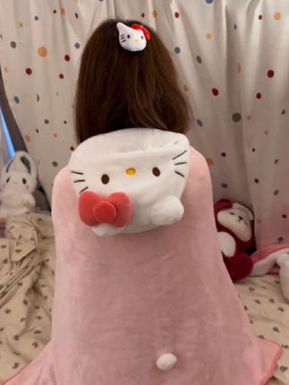 谁懂披着这个kt空调毯在床上追剧的幸福感呀~#毛毯 #少女心爆棚 #仙女必备 #阔爱炸了