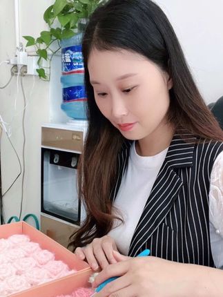 最近迷上了钩玫瑰花束毯#手工diy #纯手工打造 #抖音小助手