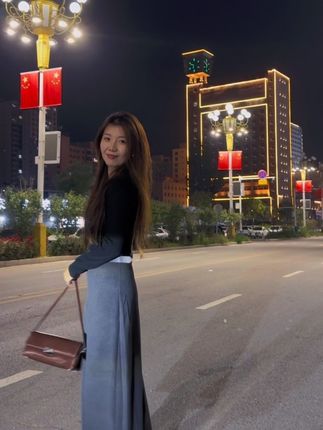 拜托,假装着迷一下吧#街头随拍 #夜景🌃 #原相机拍摄