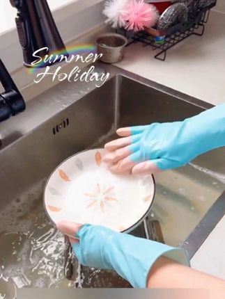 这款手套推荐给那些夏天洗碗的姐妹,它是食品级的乳胶材质,戴上它柔软舒适,还不闷热。还有这个检测报告,一点异味都没有,弹性也非常大,结实耐用。无论你怎么拉扯,都不容易破手掌,还有防滑纹,不会打滑,三个颜色都特别好看,现在是新品冲销量,价格很划算#食品级乳胶手套 #手套 #夏季必备 #生活用品 #我又心动了