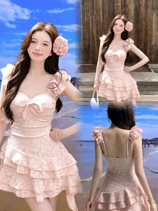 #内容启发搜索 #夏日中性风穿搭日记#旅游穿搭主打一个漂亮 #夏日通勤休闲穿搭 @DOU+小助