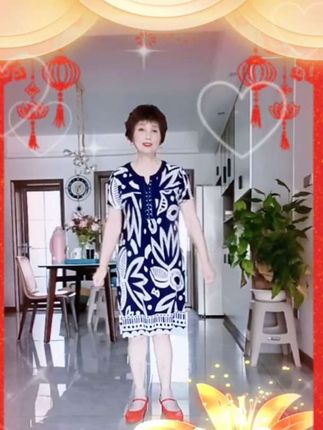 巜我把岁月熬成汤》广场舞#来到人间走一趟#谁不想话的风光#奈何命运一巴掌#跌倒爬起泪两行…