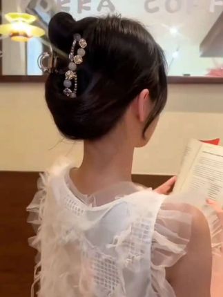 优雅百搭不挑人,好有气质的抓夹#发饰 #发饰头饰