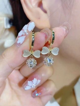 时尚感爆棚的蝴蝶结耳环,实在是太温柔了 #珍珠耳环 #美出高级感 #我要上热门🔥 #双11好物节  @抖音小助手 @DOU+上热门