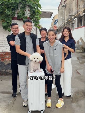 带着娘家人来大美新疆了,这次旅游主打一个舒服自由行,接下来把我们每天的行程都给大家汇报,想看攻略的可以点个赞,有经验的姐妹们也可以给我们点建议呀#新疆 #旅游