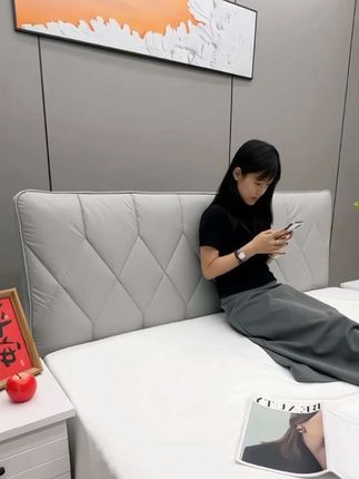 给家里旧床套上这个高端大气上档次软包床头罩,美观防撞又防尘,改造床头焕然一新,就像新买了新床一样,脏了只要轻轻一抹即可,简约百搭时尚大气上档次 真是美观又实用了#床上用品 #网红床头罩#科技布床头罩 #品质生活 #软装搭配现代简约 @DOU+上热门 @DOU+小助手