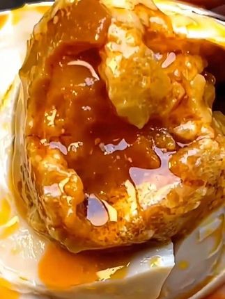 你吃过不咸的咸鸭蛋吗?低盐腌制,蛋白微咸,蛋黄起沙沙~这种起沙流油的海鸭蛋你也喜欢吃吗?#流油海鸭蛋 #妈呀太香了 #海鸭蛋 #咸鸭蛋 #哇又便宜又好吃