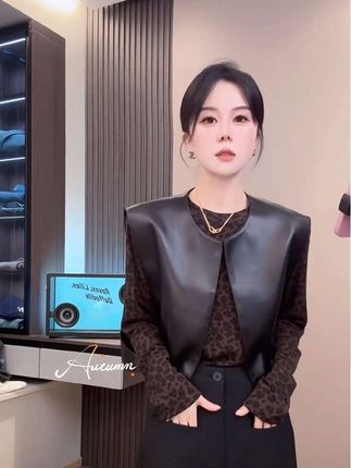 秋季新品豹纹圆领套头上衣百搭+马甲+弯刀裤+套装BB50261#秋季套装穿搭 #豹纹上衣搭配 #弯刀裤显瘦 #早秋新品穿搭 #百搭通勤套装