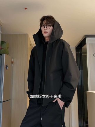 双面穿冲锋外套加绒版本来啦,快给你对象安排起来!#ootd穿搭 #冲锋衣 #加绒加厚 #双面穿外套