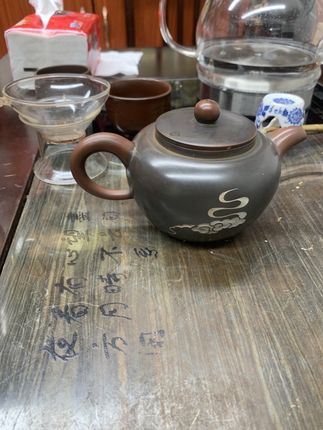 这款茶花的水杯,做工和颜值都很不错,杯身是高亮的PC材质,盖子采用套色的设计,硅胶的皮带柔韧性特别好,还配有茶水过滤网,食品接触及用料高度,无论放在包里还是拿在手里都很合适。价格实惠,喜欢赶紧看看吧。#水杯 #茶花水杯 #塑料水杯 #学生水杯 #大容量水杯