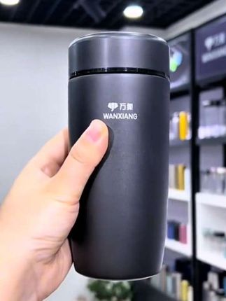 这个万象保温杯316不锈钢内胆保温效果好1耐用耐摔杯子底部能当化妆镜用方便实用#万象保温杯#万象车载泡茶杯#316内胆保温杯 #万象保温杯