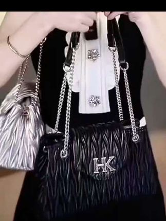 新款包包 #新款包包 #潮流女包 #百搭包包 #女包新品 #美包推荐 。