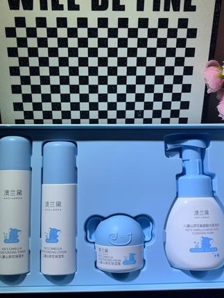 孩子也是需要保养的,这款澳兰黛儿童护肤四件套专为儿童研发,成份温和,3岁以上孩子都能用,赶紧给孩子备上一套吧#护肤好物 #宝宝面霜 #儿童护肤 #面霜 #好用不贵