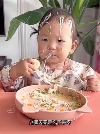 你说神奇不?我家孩子就只会用这套勺子吃饭,每天用它连衣服都是干净的,一套一个叉一个勺,还送收纳盒,这也太划算了#母婴好物 #儿童餐具 #自主进食的宝宝 #自主进食 #宝宝爱吃
