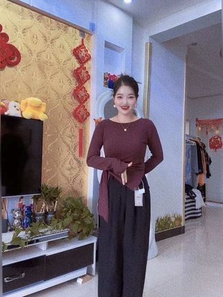 很显瘦有腰身还不勒肚子,微胖姐妹闭眼冲 #显瘦穿搭 #条纹t恤 #不规则t恤 #韩系长袖 上衣