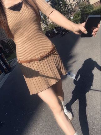 🌹你说说 爱上你我何罪之有,从认识你到现在,除了你这个人,我什么都没图过,爱你所以我对你掏心掏肺。甚至卑微到一次次为你降低底线。你在我心里的位置胜过任何人,而在你那里却比不过任何人,你懂吗?#气质连衣裙 #显瘦穿搭 #秋季新款