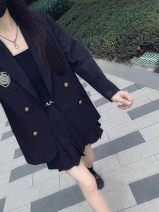 慌什么,才30+而己!忘记年龄,讨好自己,简单点,糊涂点,开心点,一切刚好,不入谁的局,不接受谁的定义,只做自己的模样…#高级感穿搭 #减龄穿搭 #早秋穿搭