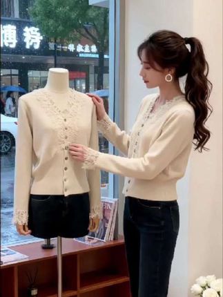 #小衫#休闲减龄穿搭 #谁穿谁美#内搭外穿都好看