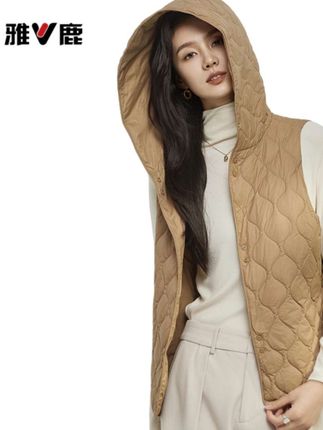 V/雅鹿连帽短款轻薄羽绒服马甲外套大衣伴侣叠穿内搭打底内胆外穿#马甲外套 #秋冬穿搭 #马甲穿搭 #连帽马甲 #气质穿搭