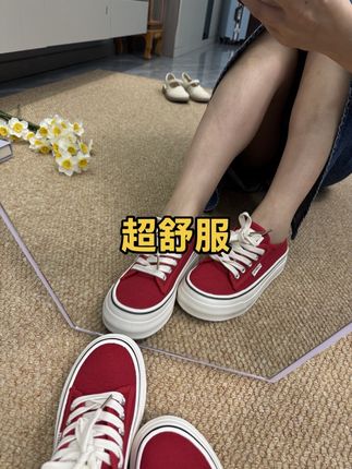 超好看的一个红色小鞋子,上脚一整个又软又舒服的!#好鞋分享 #潮鞋推荐好看不贵 #ins网红女鞋 #鞋子搭配 #百搭鞋子