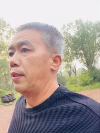 晨光扒开云层时,我正踩过第100步,汗湿的衣角晃着,比朝阳先热起来#生命在于运动一起锻炼吧 #记录生活 #晨跑打卡 #晨跑