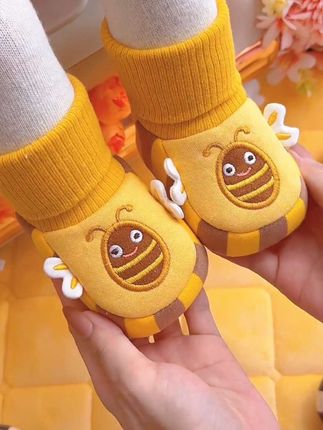 #学步鞋推荐 鞋袜一体的设计真的太方便了,不会掉跟,既保暖又好看,这些可爱的卡通造型真的是萌翻了!#母婴好物 #软底软面 #保暖又好看 #秋冬新款 @DOU+上热门 @巨量千川