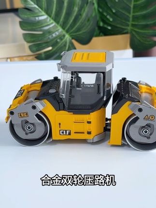 哇塞!才这个价买的#合金压路机 质感太好了!拿在手里沉甸甸的,还能模拟压路机的声音和震动效果,我儿子简直不要太喜欢了#玩具车 #工程车玩具 #儿童玩具 #压路机玩具