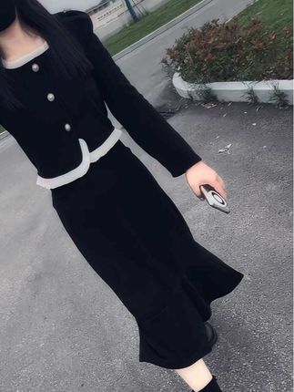 可与你相守的,从非追而不得的牵挂,而是明你心性、纳你棱角,却依旧执着留在你身边的人。#穿搭 #秋季穿搭