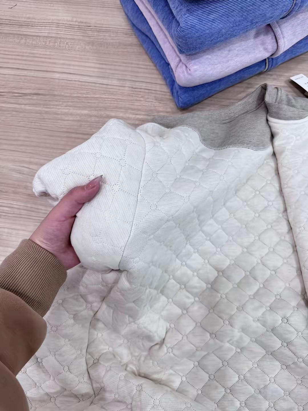 给孩子买的这款校服神器内胆真的好好穿! 内里非常透气!软软糯糯的大人小孩都可以穿呀!#儿童校服神器 #儿童校服神器三层保暖 #儿童校服神器上衣 #儿童校服神器推荐