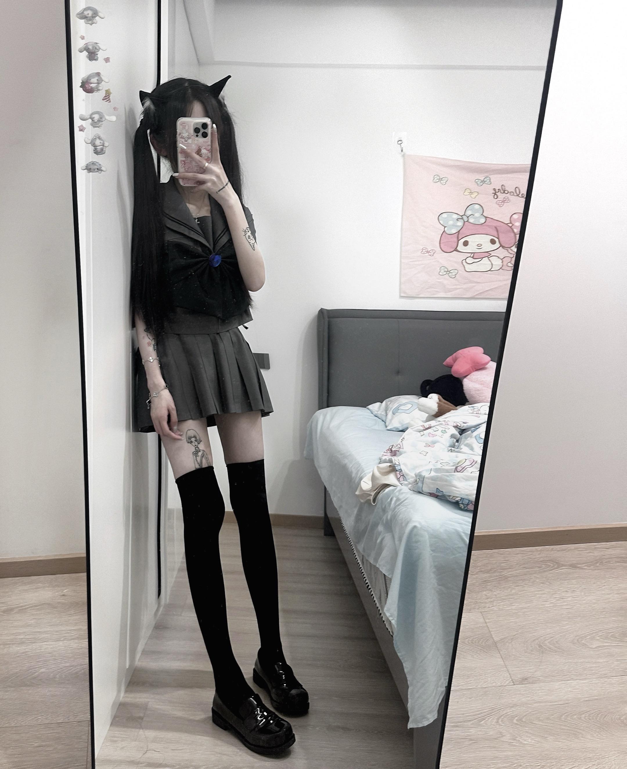 好讨厌阴天,可是为什么你也会变成我的阴天。 好奇怪 你竟然不爱我了#女劫玩家